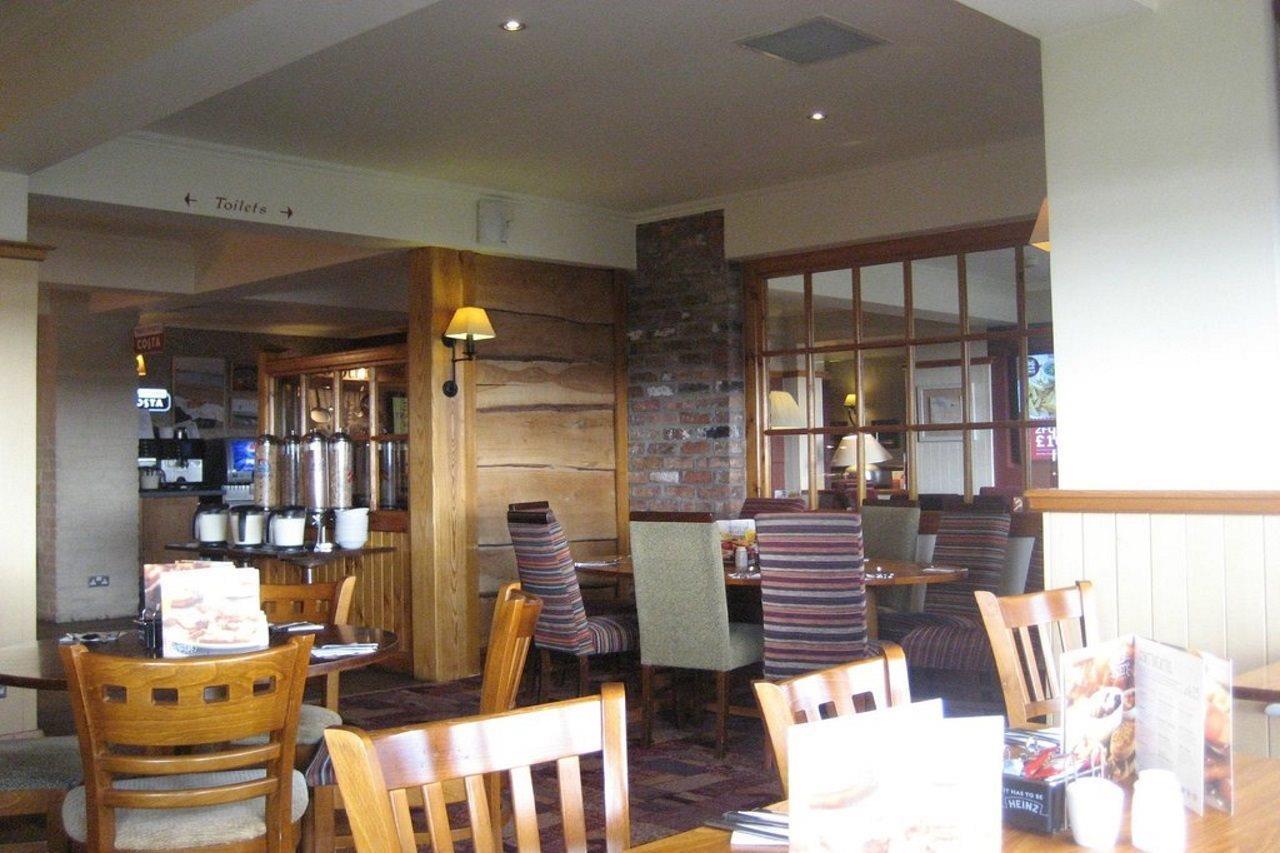 Premier Inn كاريكفرغس المظهر الخارجي الصورة