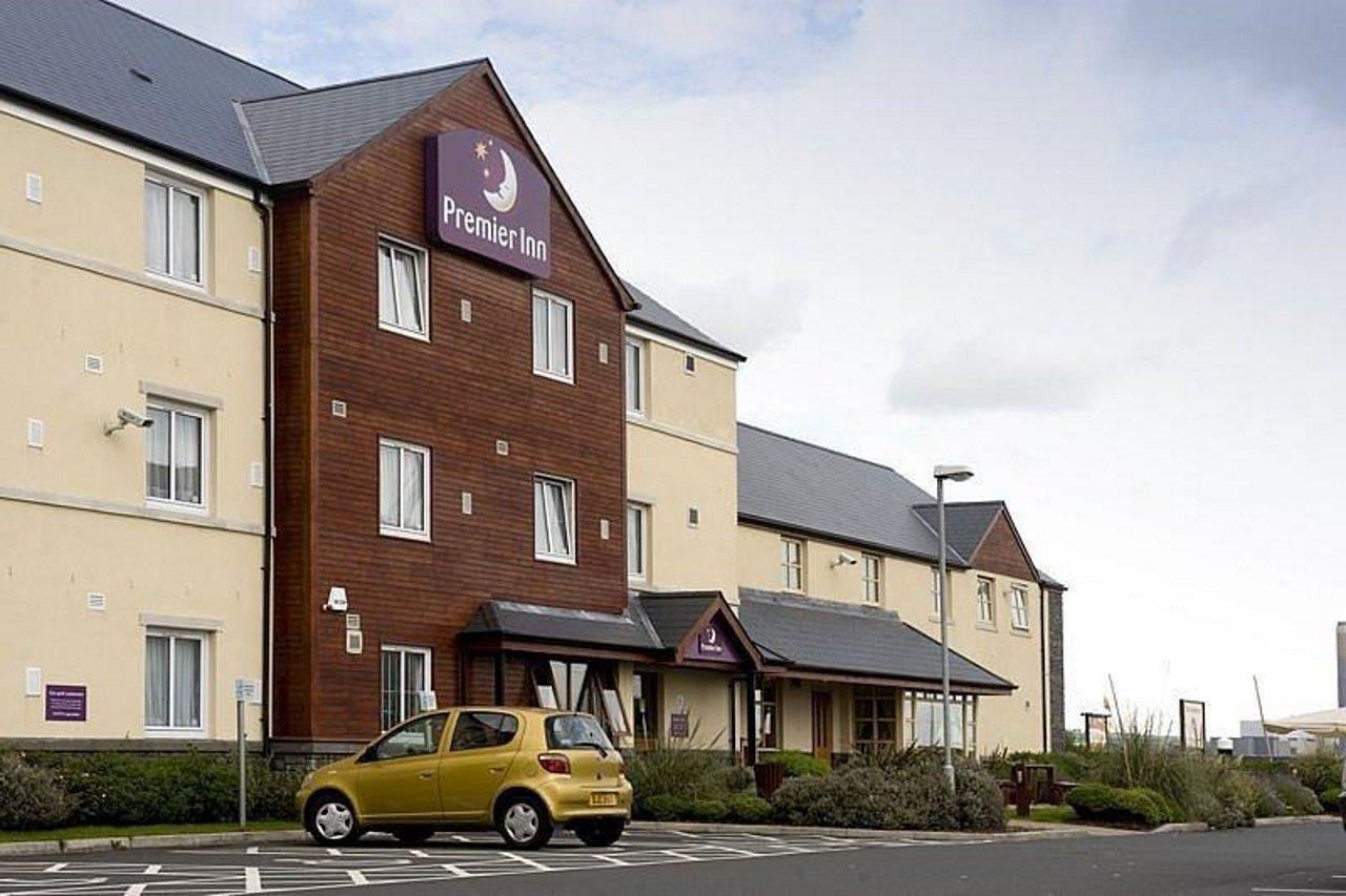 Premier Inn كاريكفرغس المظهر الخارجي الصورة