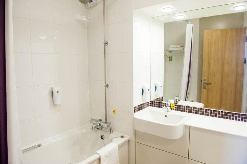 Premier Inn كاريكفرغس المظهر الخارجي الصورة
