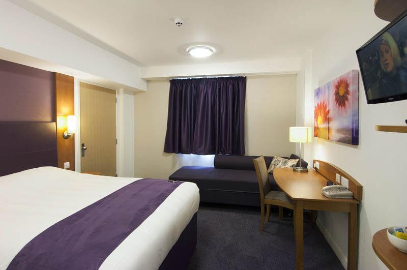 Premier Inn كاريكفرغس المظهر الخارجي الصورة