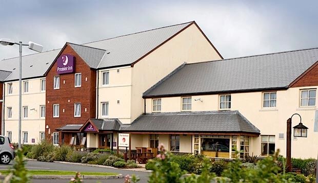 Premier Inn كاريكفرغس المظهر الخارجي الصورة